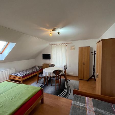 Penzion Ema - Casta Apartment Ngoại thất bức ảnh