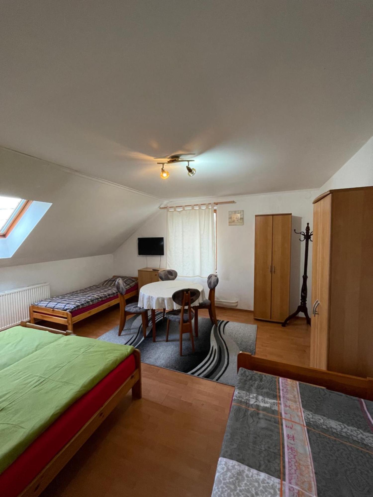 Penzion Ema - Casta Apartment Ngoại thất bức ảnh