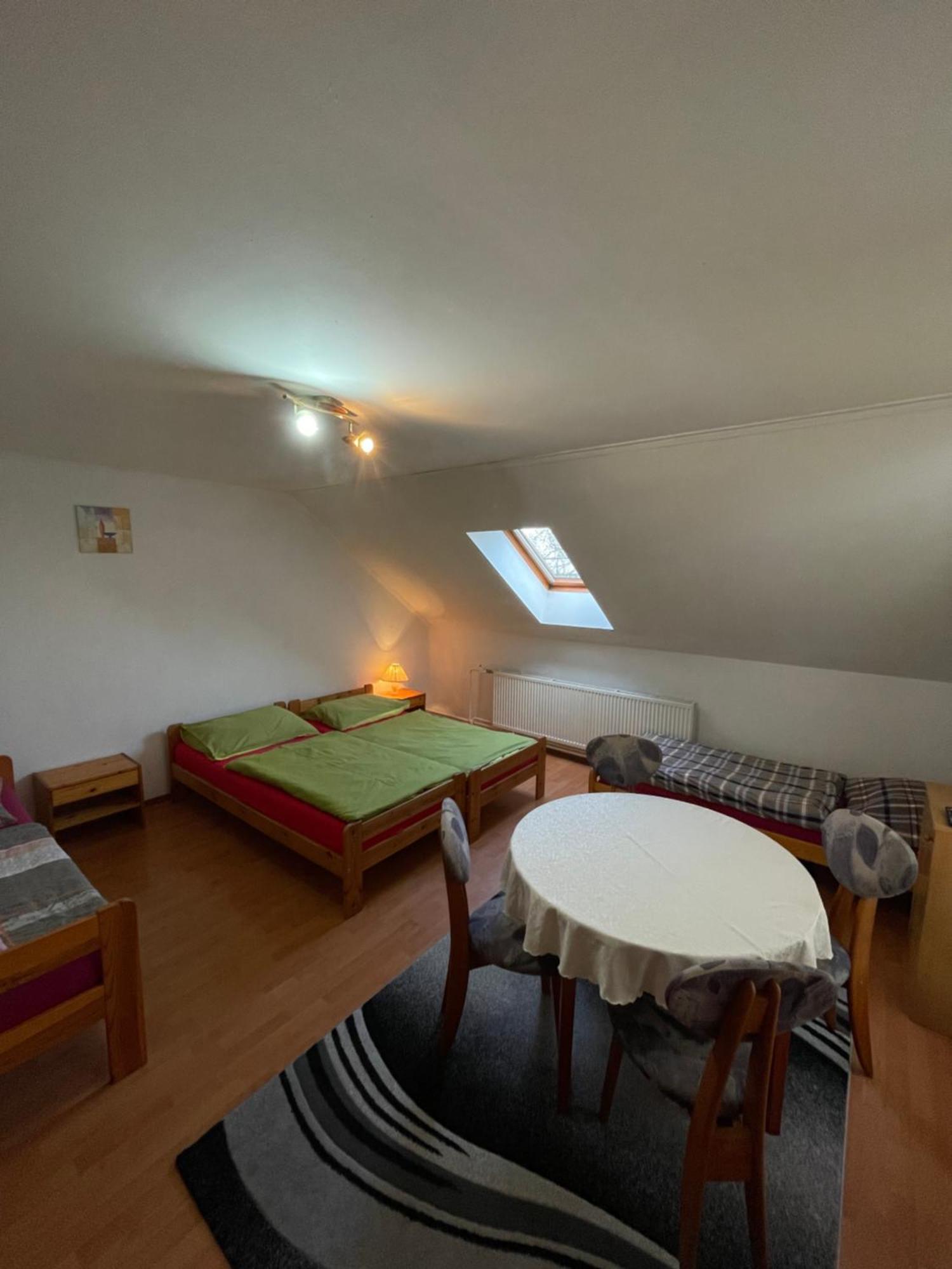 Penzion Ema - Casta Apartment Ngoại thất bức ảnh
